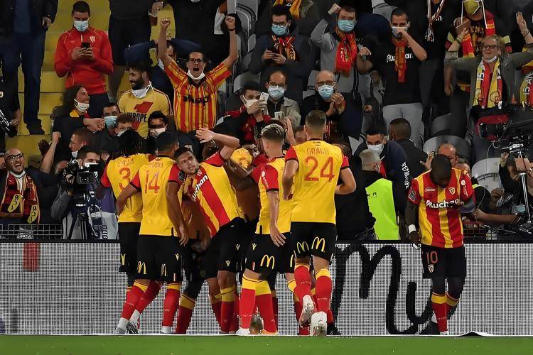 法甲榜首生死战!朗斯整城主场围剿马赛?榜首霸主携10年恩怨破局